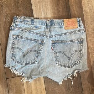 Vintage Levi’s 501 shorts size 28 waist